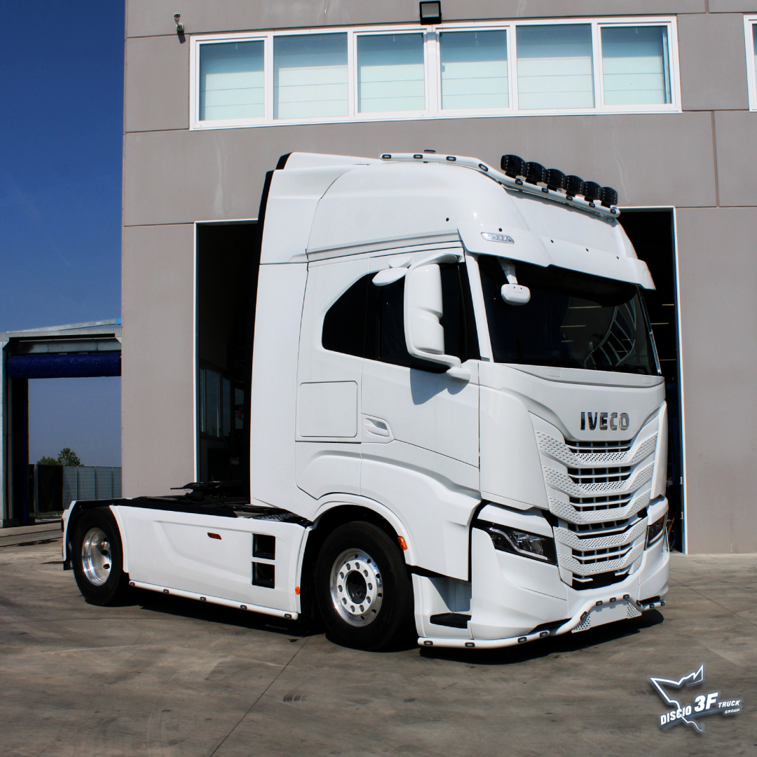 Personalizza e proteggi il tuo camion con tende e schermature funzionali